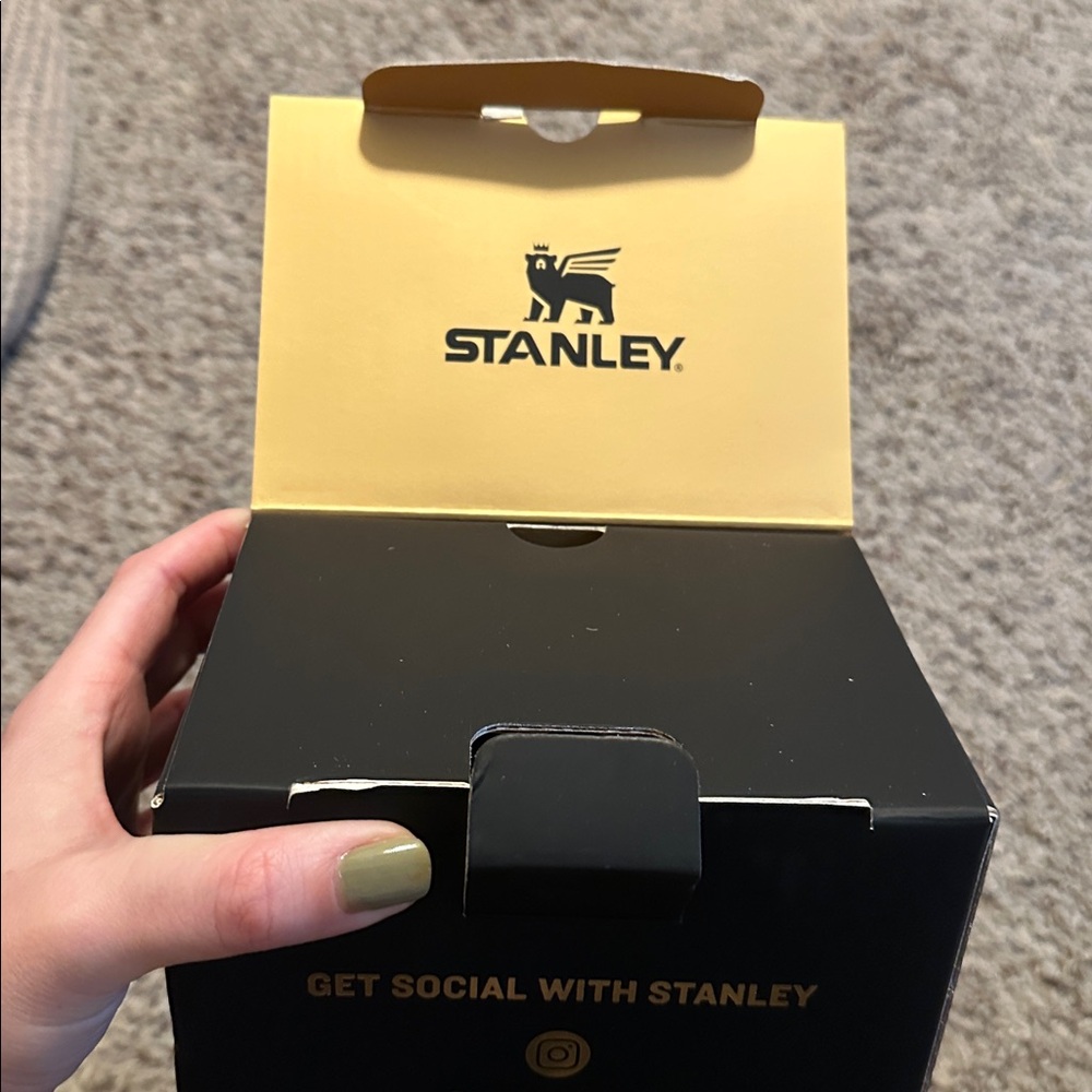NIB/NWT Stanley 40oz Tumbler in Pale Stone Winterscape - Picture 13 of 13